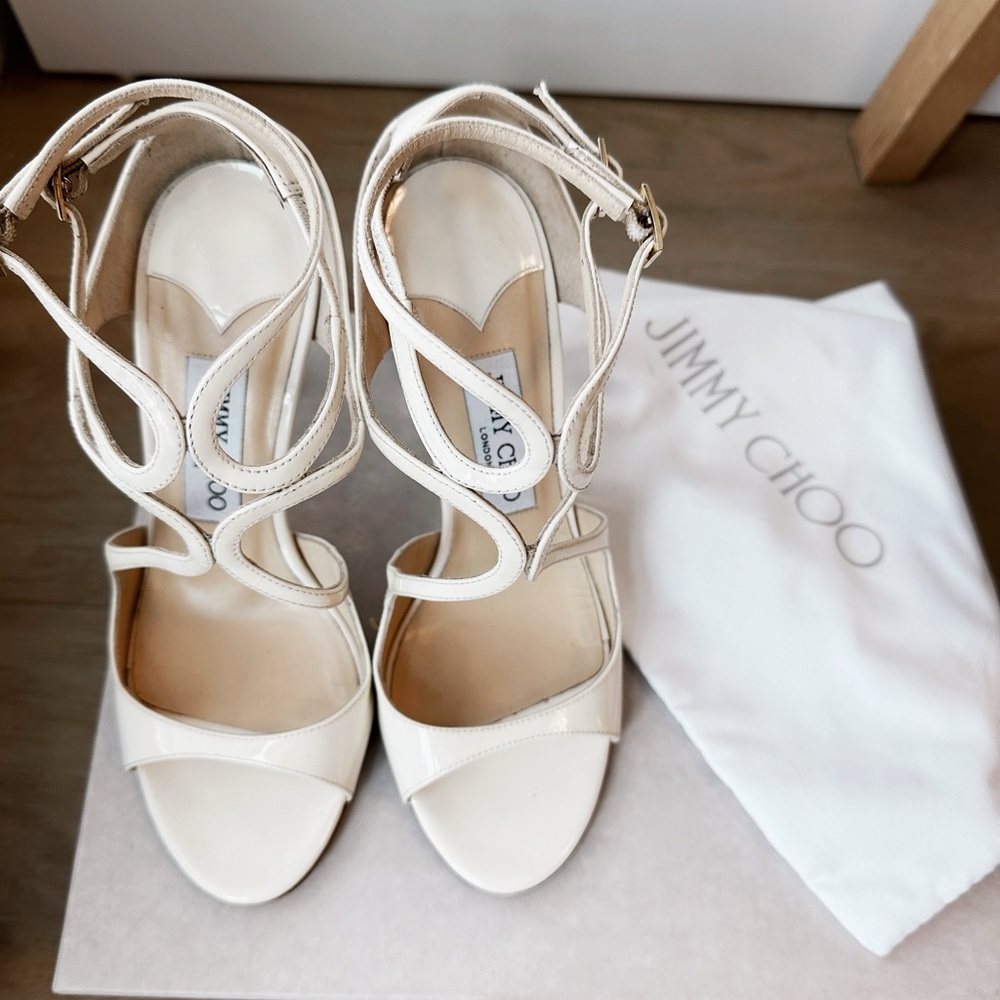 Jimmy Choo 
Lang Sandal